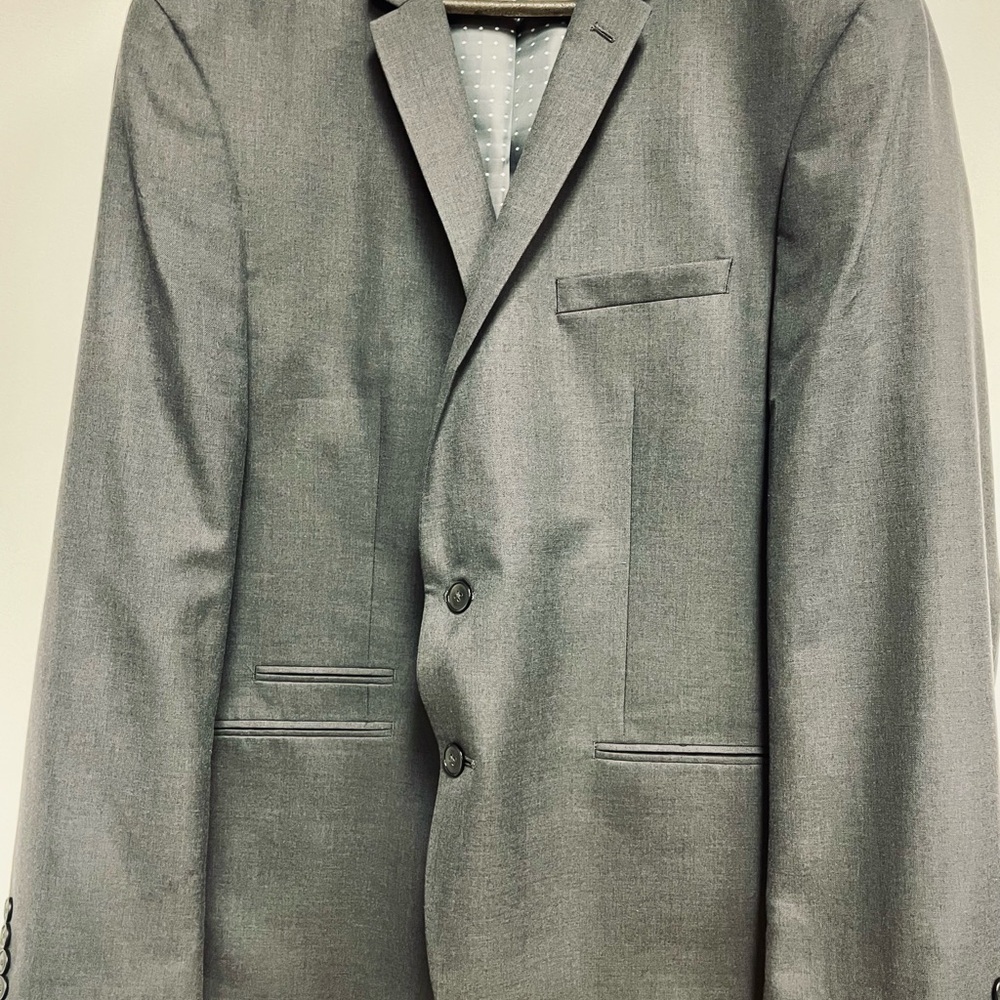 Modern Gray Single-Breasted Suit with Notched Lapel